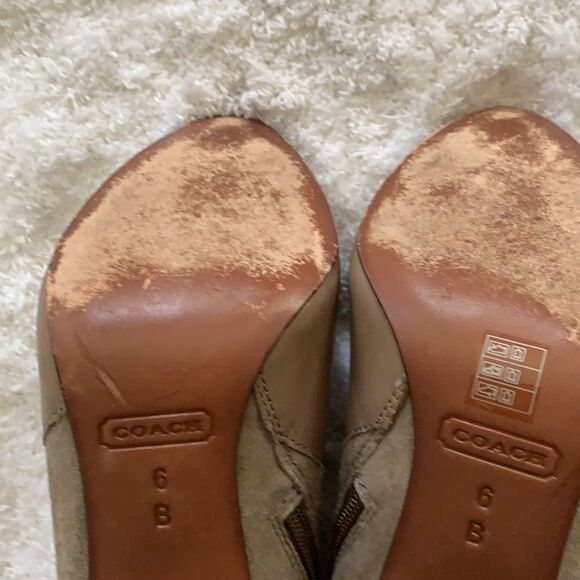 Coach tan booties size 6 - Picture 6 of 10